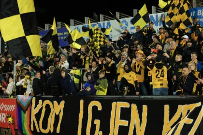 Full støtte fra tribunen – nå handler det om å bygge en klubb som også leverer utenfor banen. Foto: Thomas Johannessen
